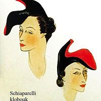 20250809-439m-schiaparelli-klobouk-bota