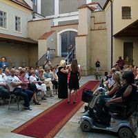 20170629230444-220dc240-me