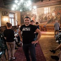 20201006230533-3f2bf8b0-la