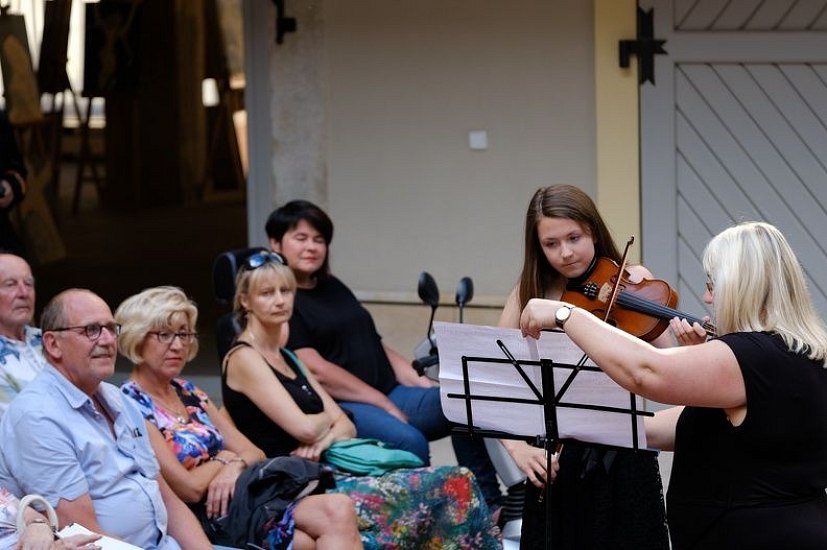 20170629230429-51fb2c03-me