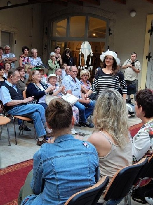 20170629215700-fb350abd-me