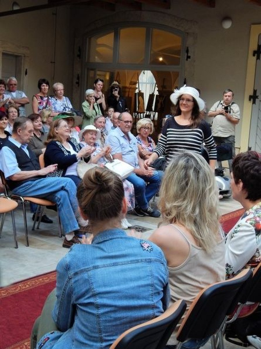 20170629215700-fb350abd-me