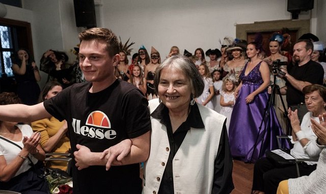 20181104184450-795b8cb4-me