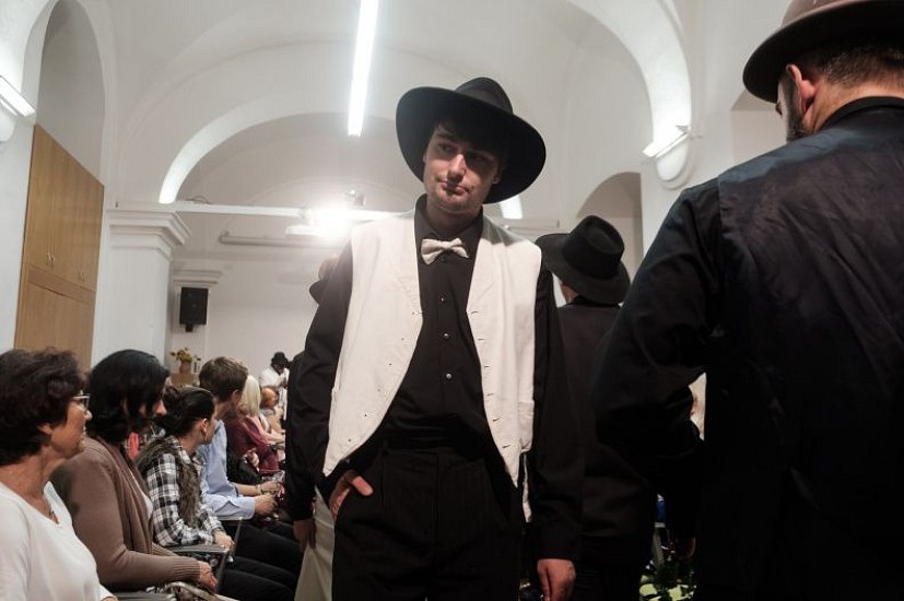 20181104162607-46ffeda3-me