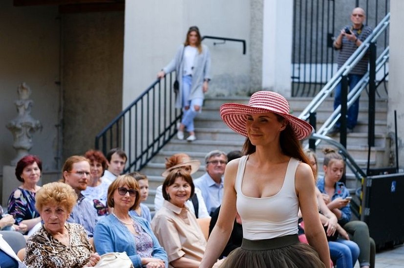 20170629215608-3d573860-me