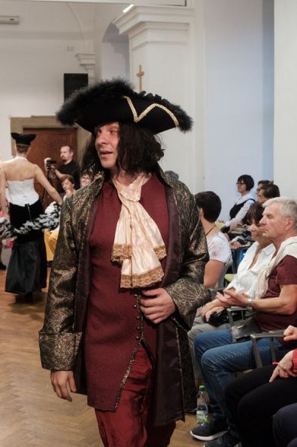 20181104183945-4b4d6960-me