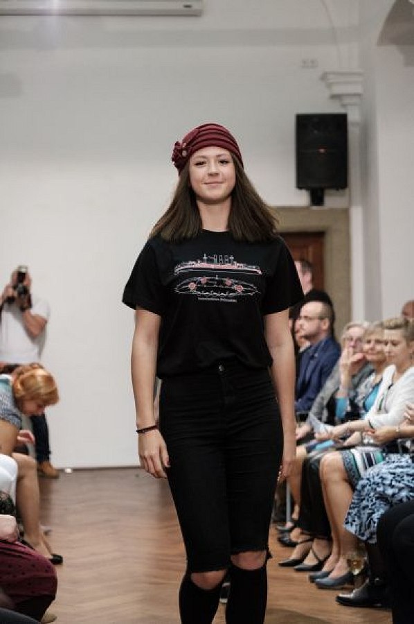 20181104162634-abd2721b-me