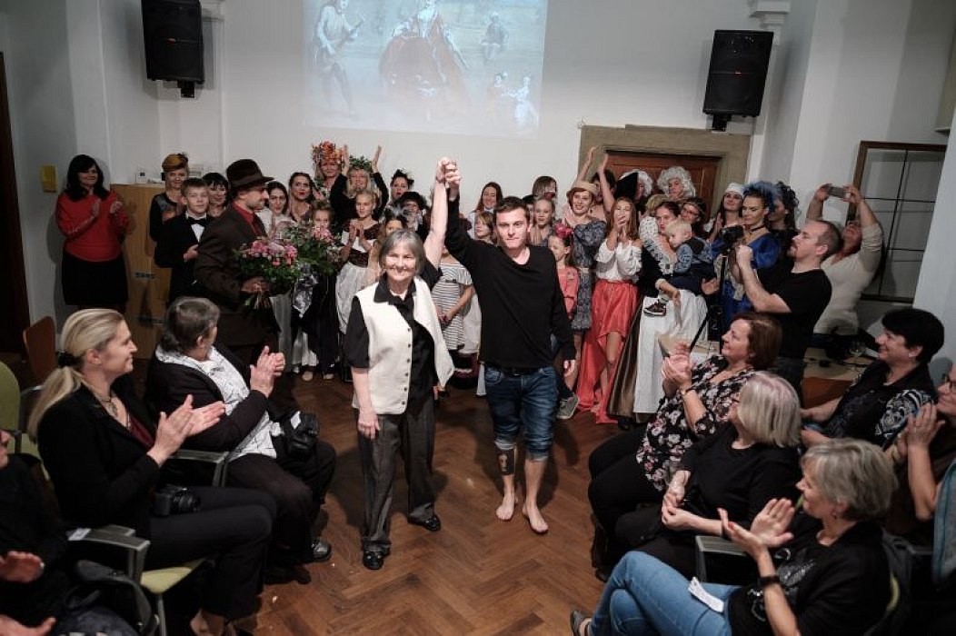 20191107224337-e691c00e-me