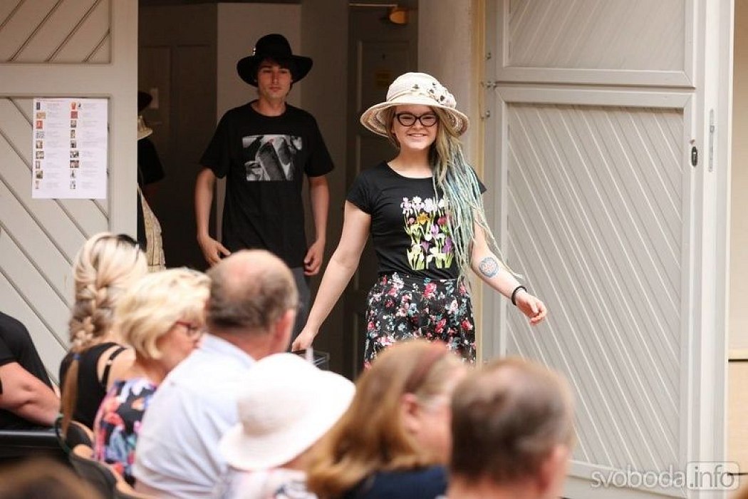 20170629215634-ce2b66de-me