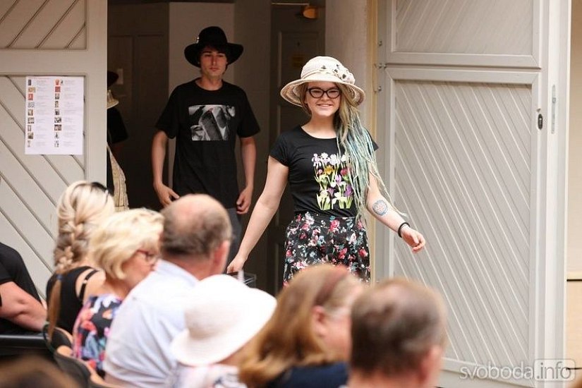 20170629215634-ce2b66de-me