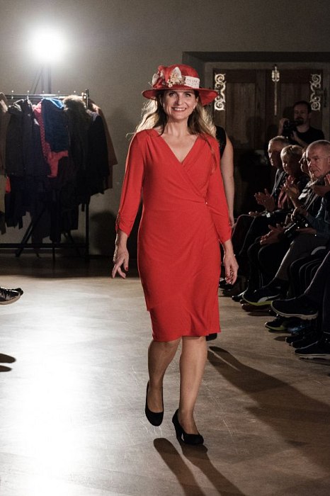 20181104201008-1280b406-xl