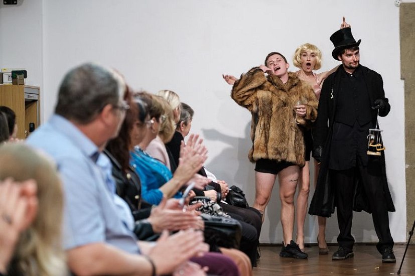 20191107221559-618e6935-me