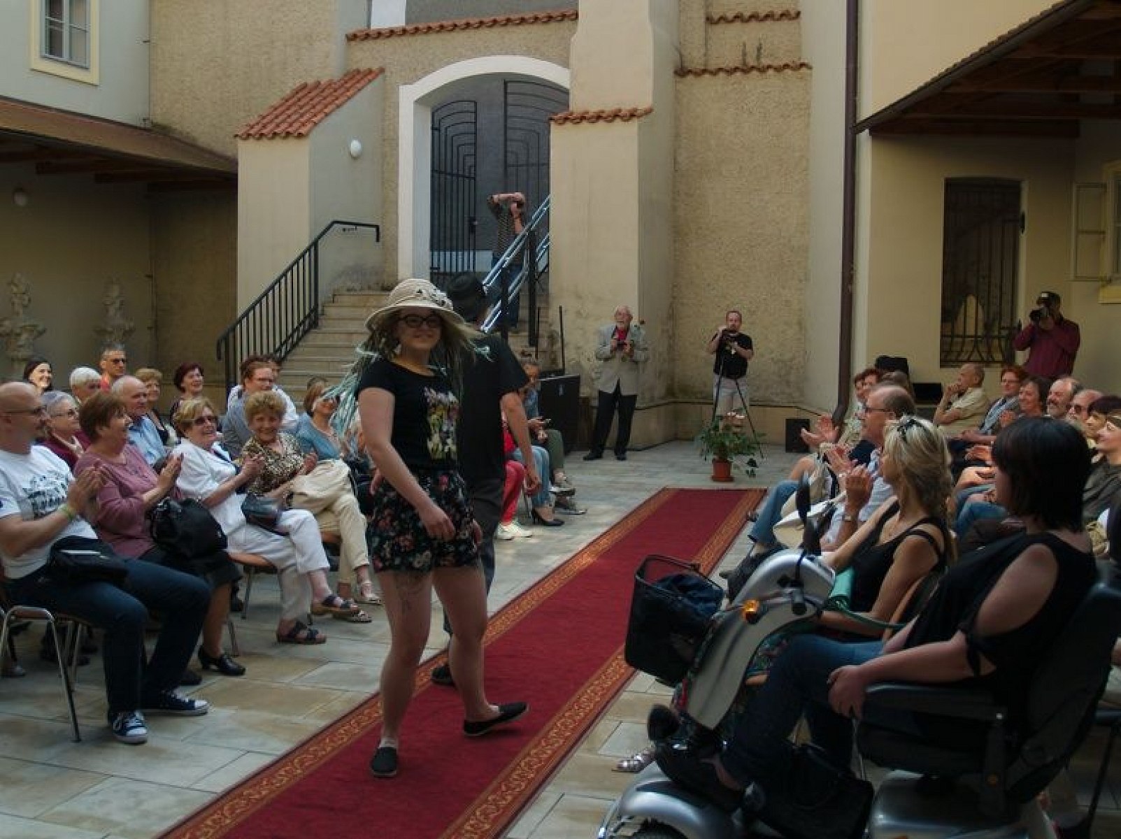 20170629215707-fa40d7cf-me