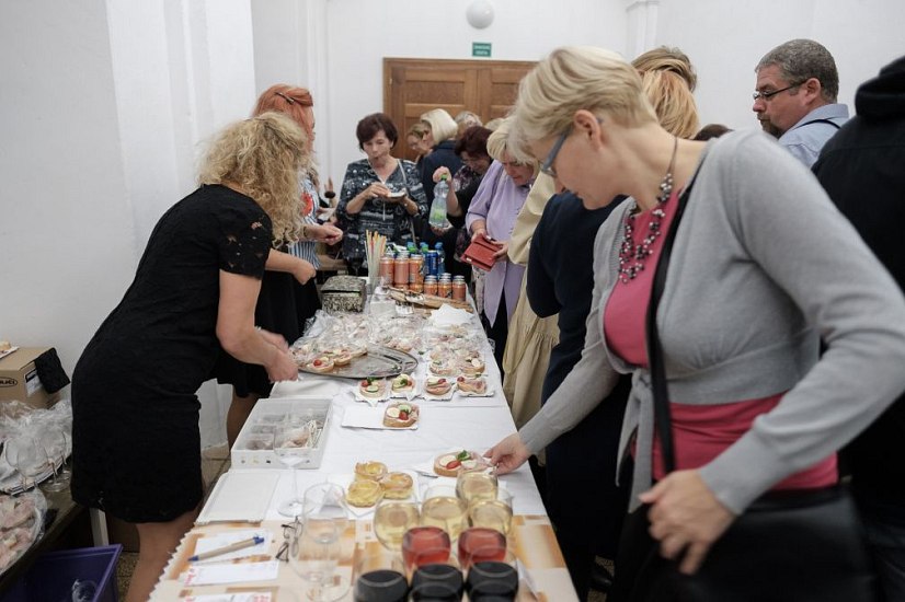 20191107225237-a1ee95cd-la