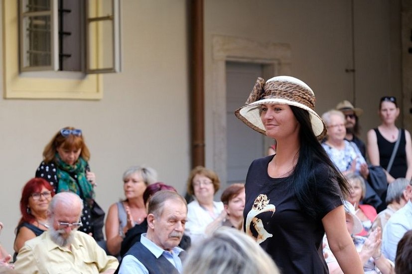 20170629215529-bf0a8161-me