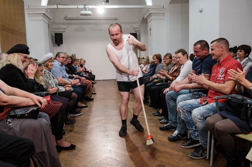 20191107213048-954241b2-me