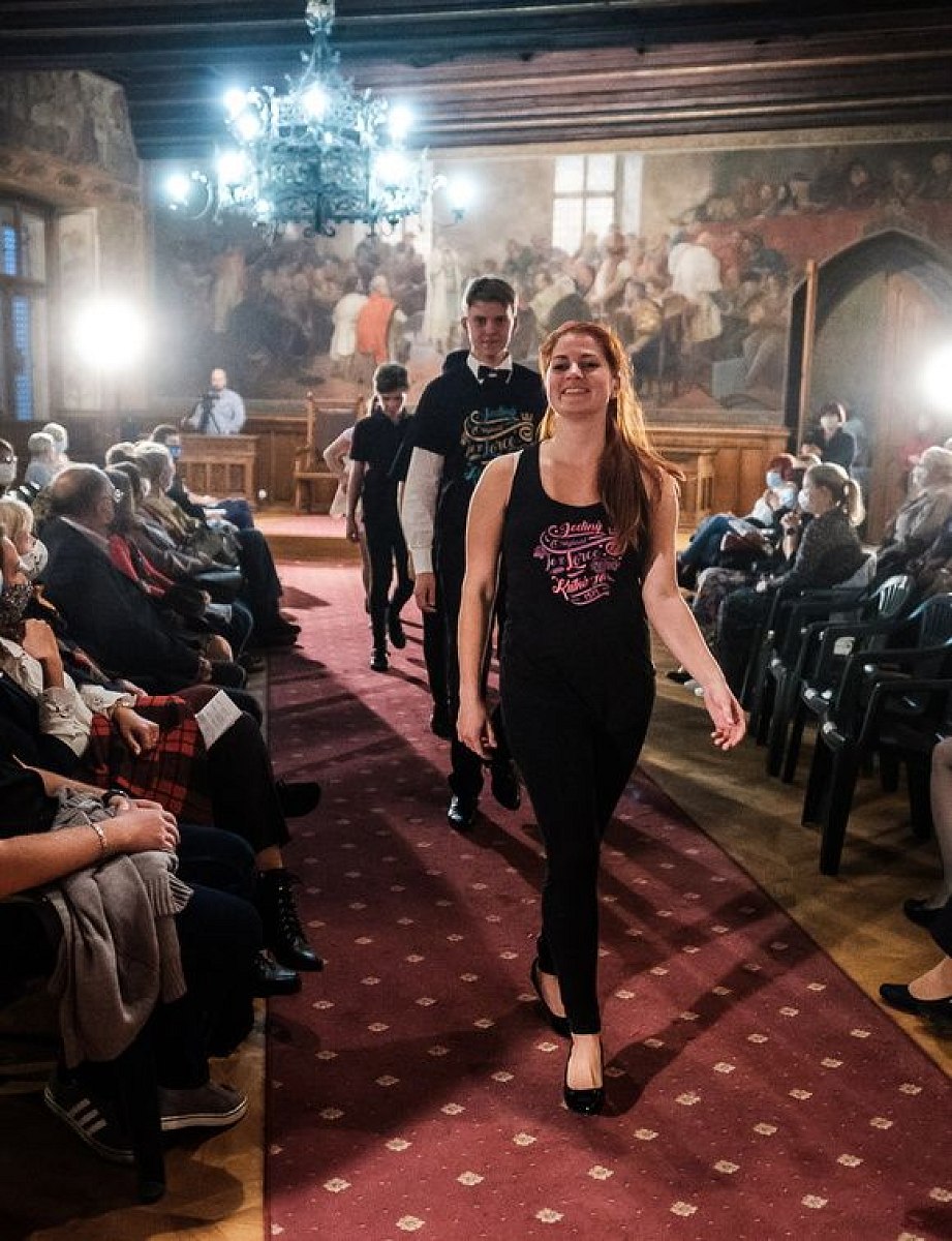 20201007132230-f6f4e4d7-la