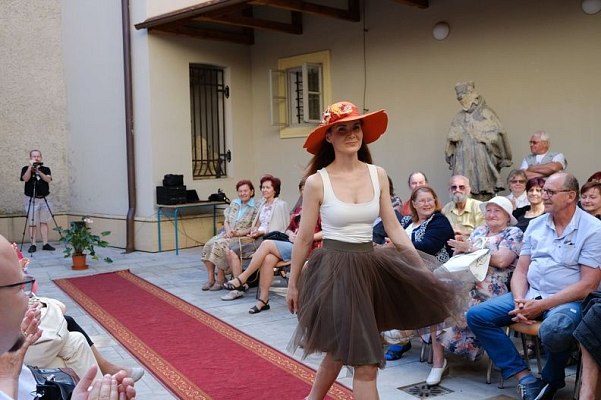 20170629215614-9994b6de-me