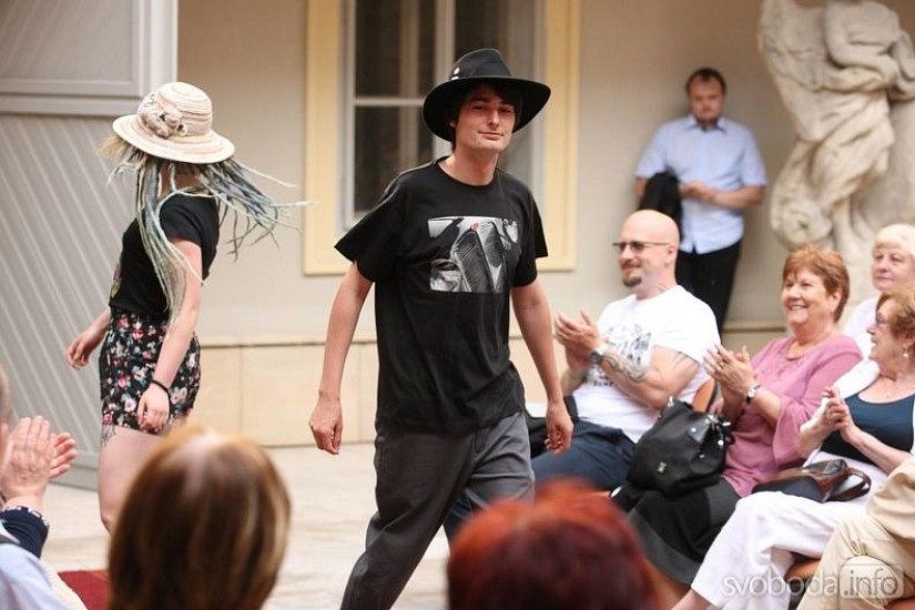 20170629215636-f5686de9-me