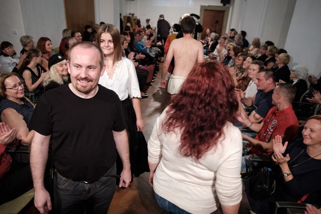 20191107224653-aec85f49-me