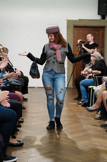 20191107215909-a57c8bcb-me