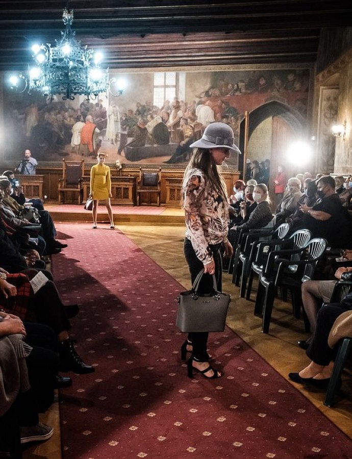 20201007132228-e1e9a383-la