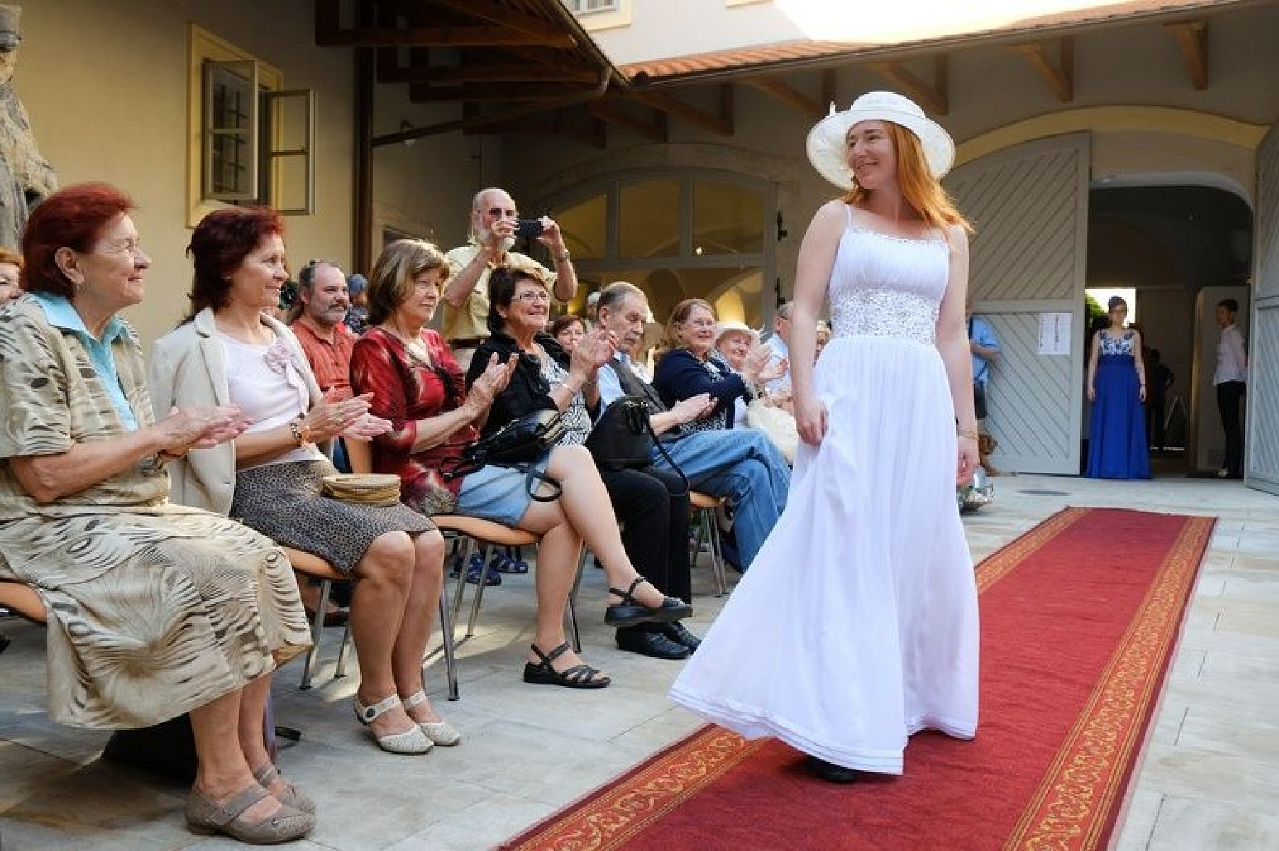 20170629231555-b52653ed-me