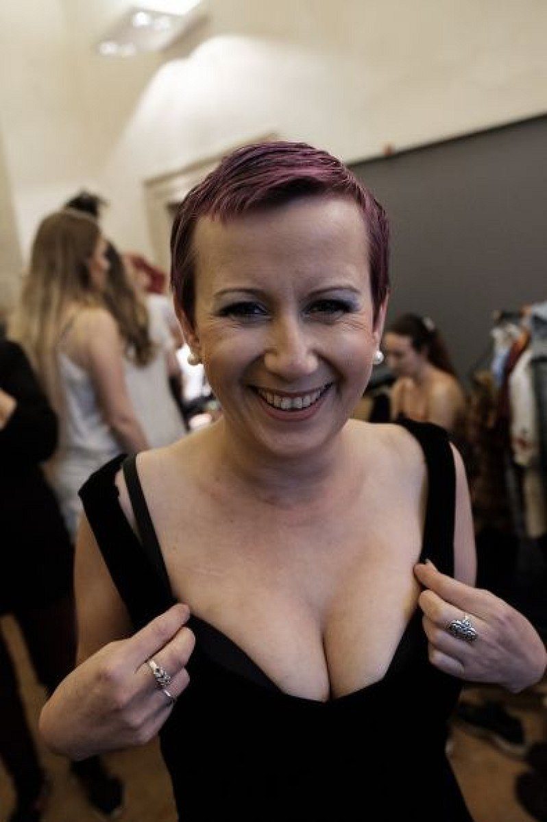 20181104192213-e3b0a049-me