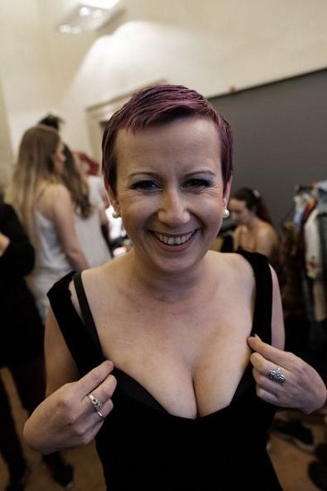 20181104192213-e3b0a049-me