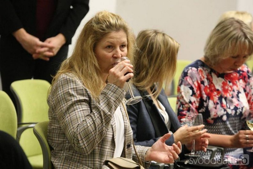 20191107225946-a2f6db79-me