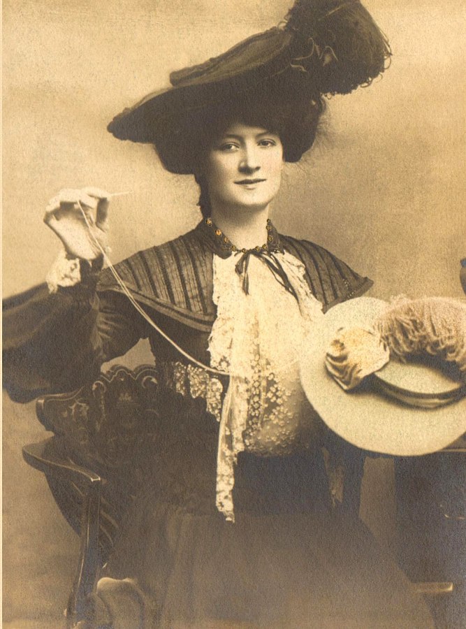 20250809-323m-modistka-1907