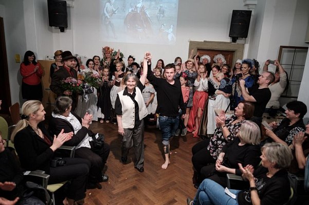 20191107224333-c06bbc82-me