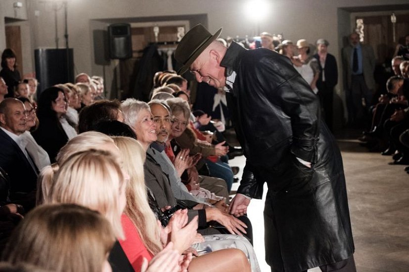 20181104194543-5b8d51f8-me