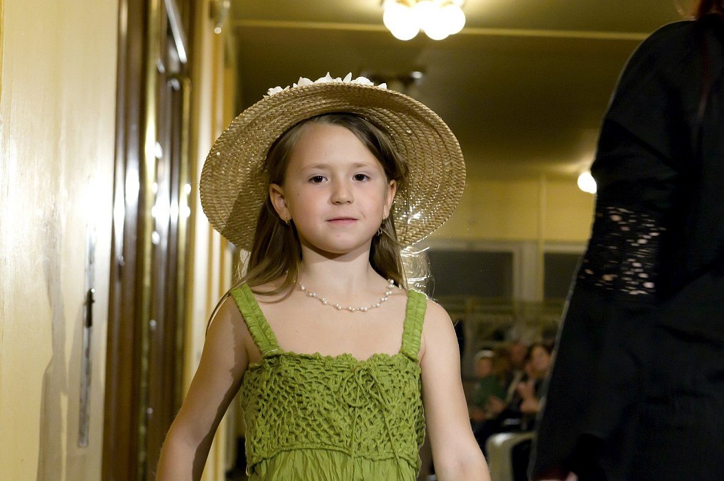 20101009-222-meluzina-m