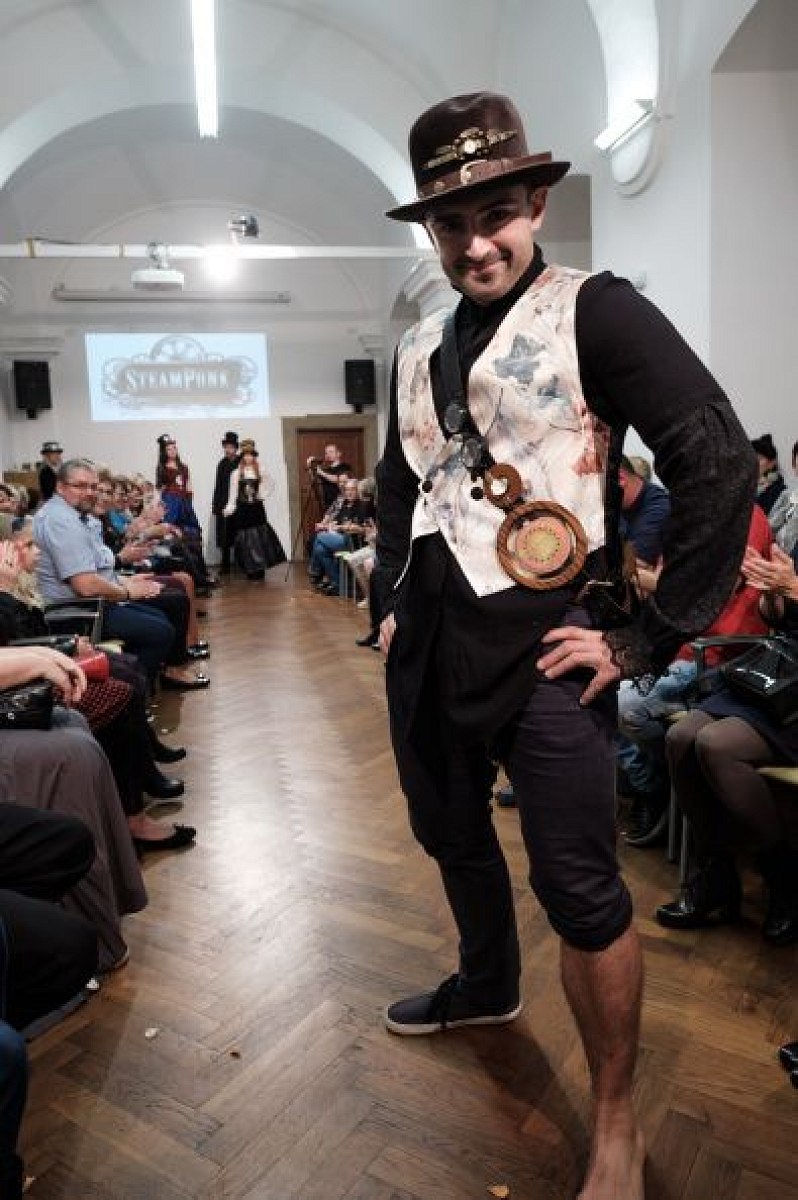 20191107221758-e201f603-me