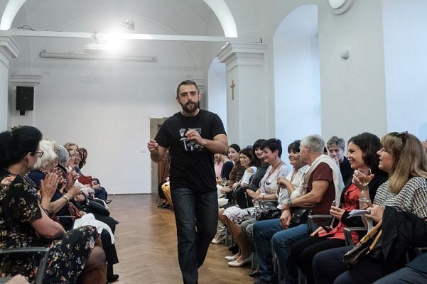 20181104174355-ae5bae36-me