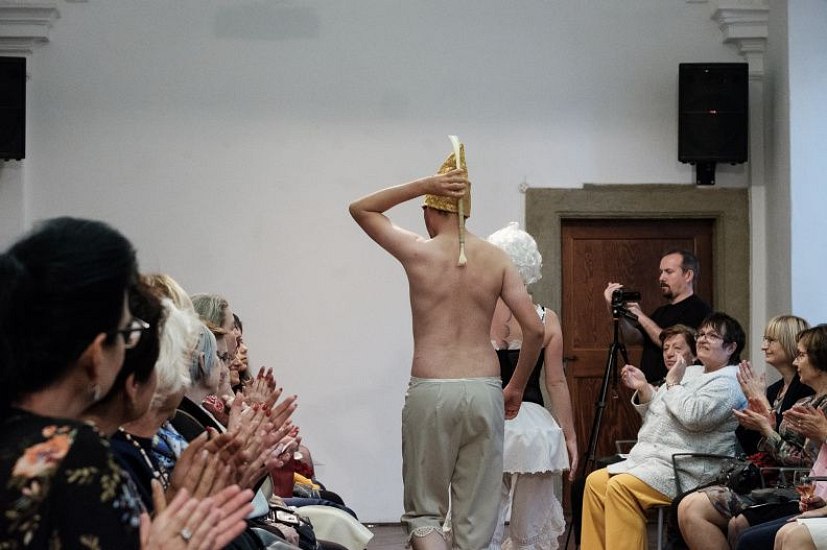 20181104175639-24d6ee73-me