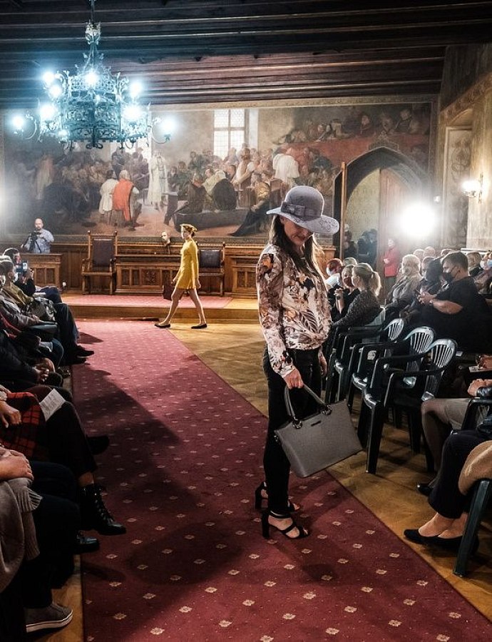 20201007132226-688f5c7f-la