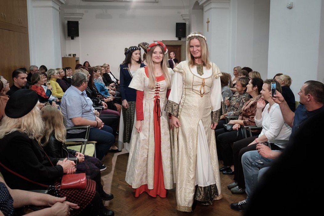 20191107214923-445233f4-la