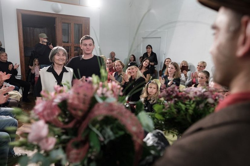 20191107224456-cbcfcaa2-me