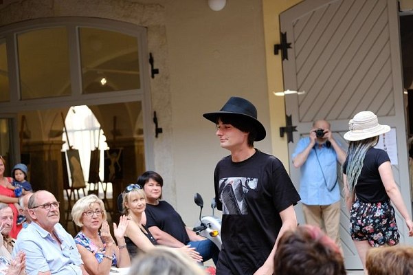 20170629215535-fdebb369-me