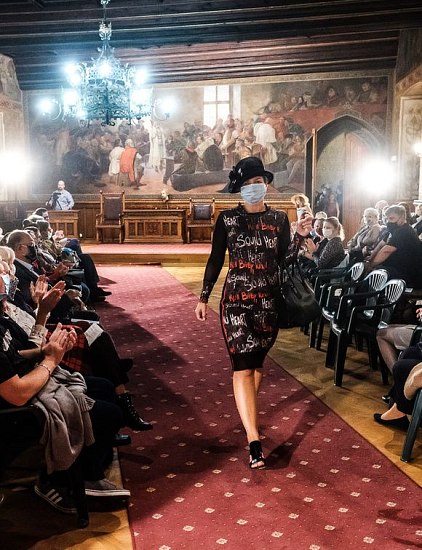 20201007010152-f95ef26c-la