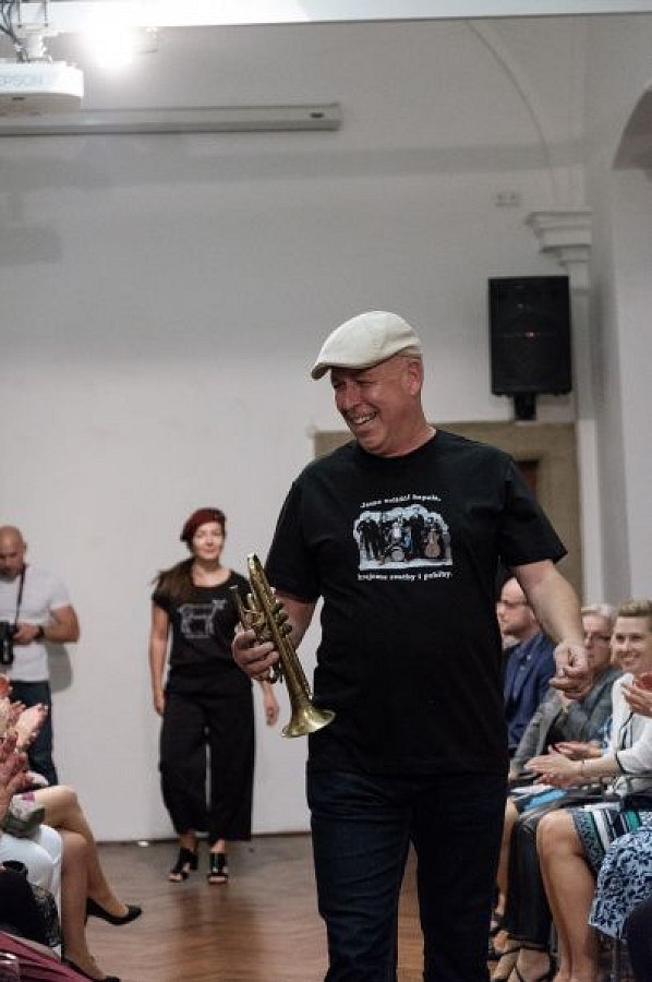 20181104162727-5d797530-me