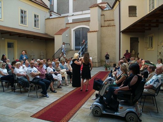 20170629230444-220dc240-me