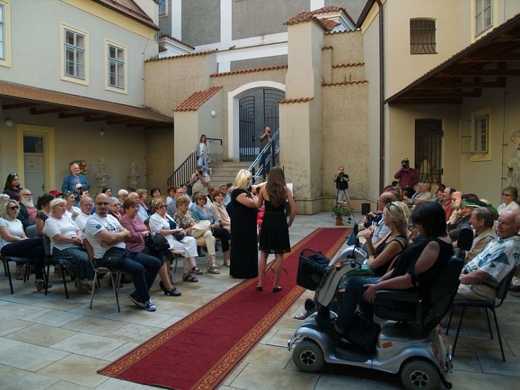 20170629230444-220dc240-me