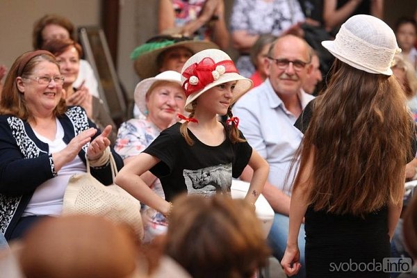 20170629215640-02adbcab-me