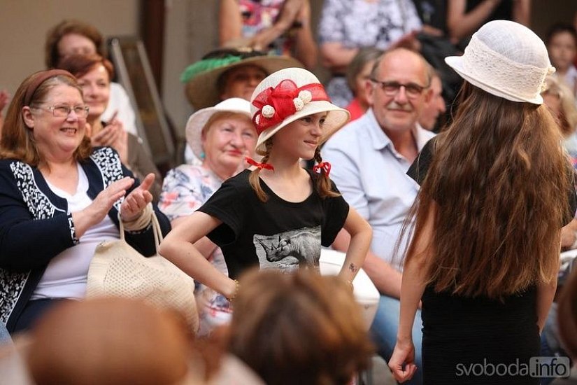 20170629215640-02adbcab-me