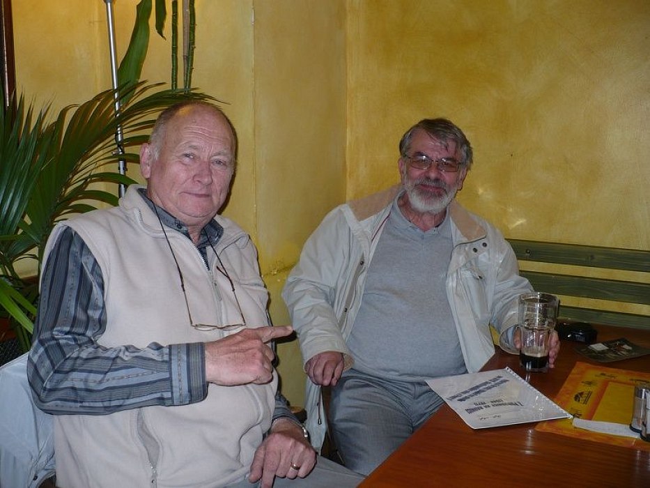 20160426234538-e6d6a703-me