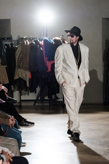 20181104195914-dc61cacd-me