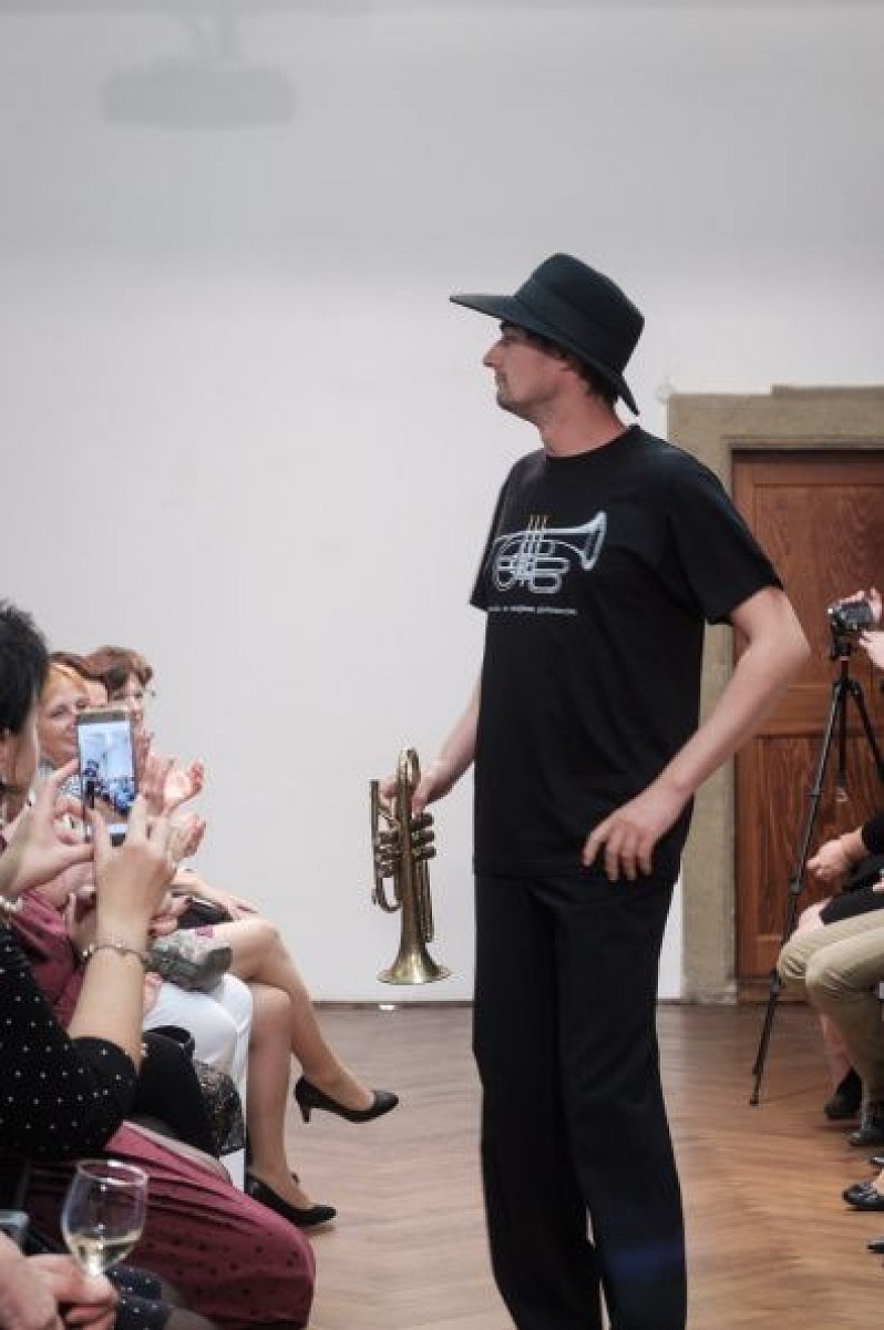 20181104162742-62f73444-me